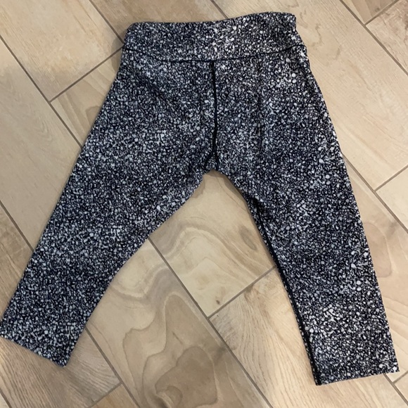 BCG moisture wicking cropped leggings - Picture 3 of 3